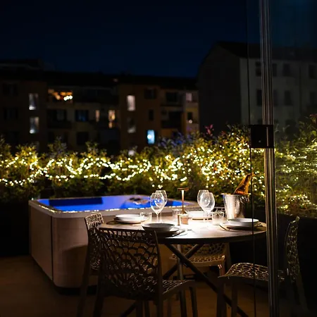 Modigliani Terrace Jacuzzi Golden House Apartment