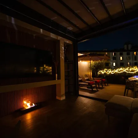 Modigliani Terrace Jacuzzi Golden House Apartment